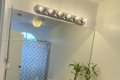 Townhouse in Coral Springs, Florida 2 bedrooms, 110.55 sq.m. № 2042262 - photo 6