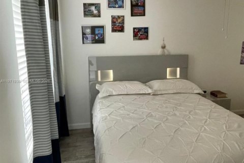 Townhouse in Coral Springs, Florida 2 bedrooms, 110.55 sq.m. № 2042262 - photo 12