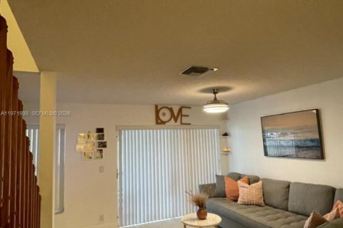 Townhouse in Coral Springs, Florida 2 bedrooms, 110.55 sq.m. № 2042262 - photo 3