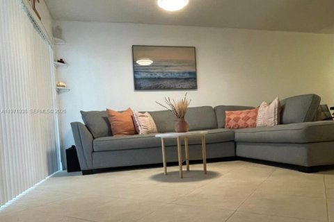 Townhouse in Coral Springs, Florida 2 bedrooms, 110.55 sq.m. № 2042262 - photo 10