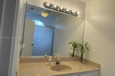 Townhouse in Coral Springs, Florida 2 bedrooms, 110.55 sq.m. № 2042262 - photo 5