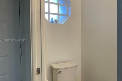 Townhouse in Coral Springs, Florida 2 bedrooms, 110.55 sq.m. № 2042262 - photo 8