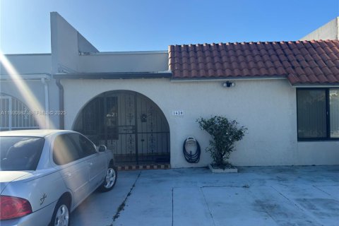 Villa ou maison à vendre à Hialeah, Floride: 3 chambres, 131.55 m2 № 1989904 - photo 2