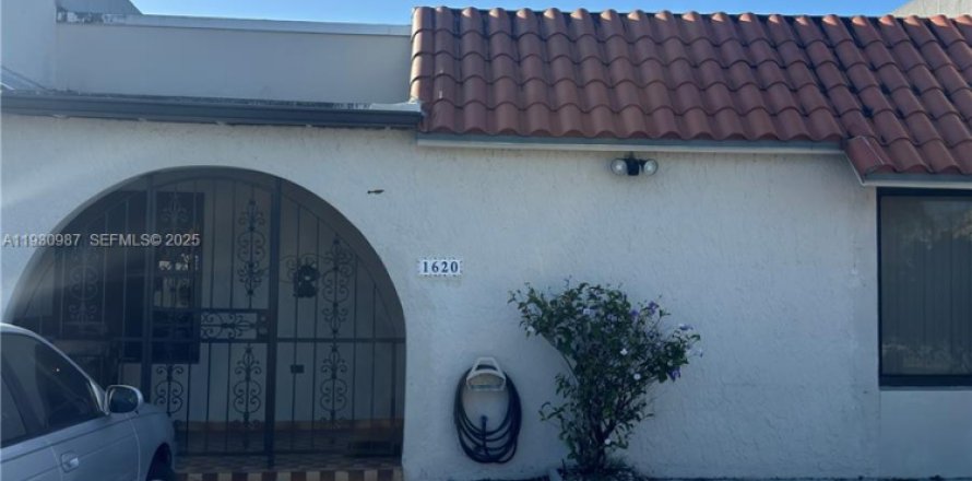 Villa ou maison à Hialeah, Floride 3 chambres, 131.55 m2 № 1989904