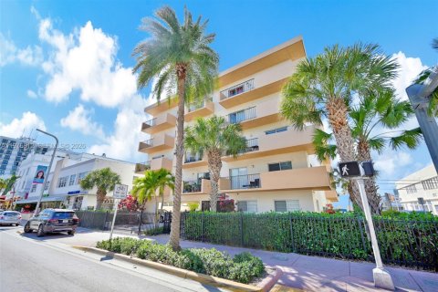 Condo in Miami Beach, Florida, 2 bedrooms  № 2052914
