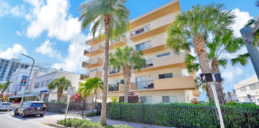 Condo in Miami Beach, Florida, 2 bedrooms  № 2052914