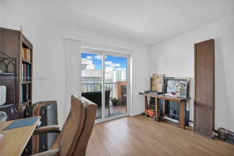 Condo in Miami Beach, Florida, 2 bedrooms  № 2052914 - photo 11