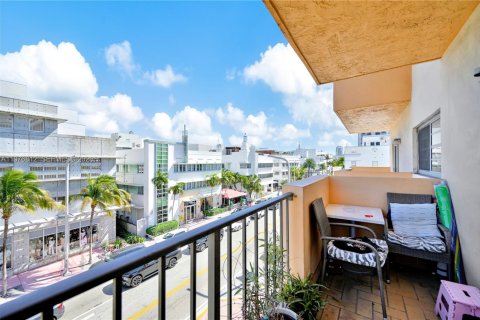 Condo in Miami Beach, Florida, 2 bedrooms  № 2052914 - photo 4