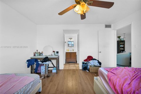 Condo in Miami Beach, Florida, 2 bedrooms  № 2052914 - photo 9