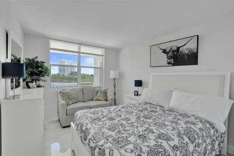 Copropriété à vendre à Pompano Beach, Floride: 2 chambres, 92.9 m2 № 2390159 - photo 10