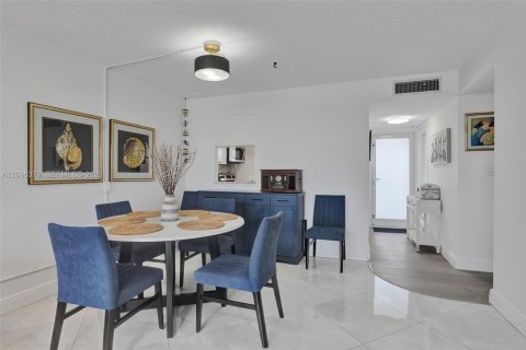 Copropriété à vendre à Pompano Beach, Floride: 2 chambres, 92.9 m2 № 2390159 - photo 2