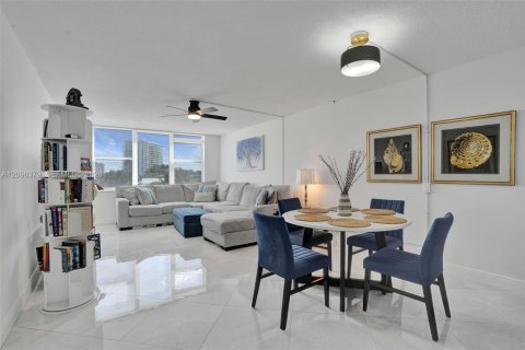 Condo à Pompano Beach, Floride, 2 chambres  № 2390159