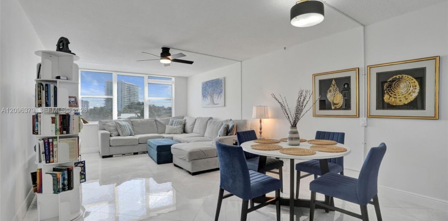 Condo à Pompano Beach, Floride, 2 chambres  № 2390159