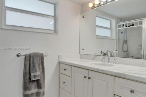 Copropriété à vendre à Pompano Beach, Floride: 2 chambres, 92.9 m2 № 2390159 - photo 9