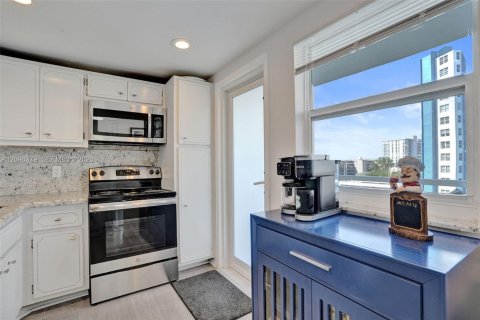 Copropriété à vendre à Pompano Beach, Floride: 2 chambres, 92.9 m2 № 2390159 - photo 4