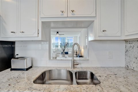 Copropriété à vendre à Pompano Beach, Floride: 2 chambres, 92.9 m2 № 2390159 - photo 5