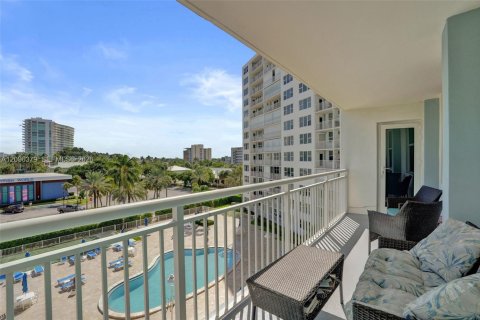 Copropriété à vendre à Pompano Beach, Floride: 2 chambres, 92.9 m2 № 2390159 - photo 15