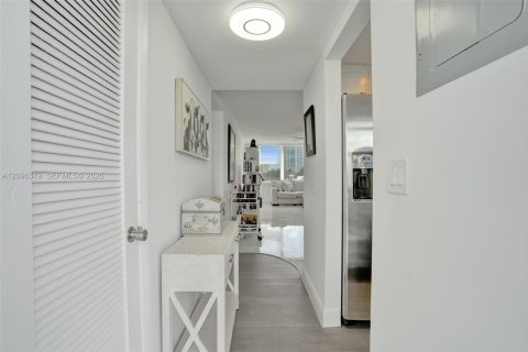 Copropriété à vendre à Pompano Beach, Floride: 2 chambres, 92.9 m2 № 2390159 - photo 3
