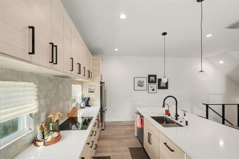 Touwnhouse à vendre à Tampa, Floride: 3 chambres, 199.18 m2 № 2414952 - photo 7