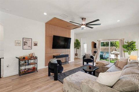 Touwnhouse à vendre à Tampa, Floride: 3 chambres, 199.18 m2 № 2414952 - photo 4