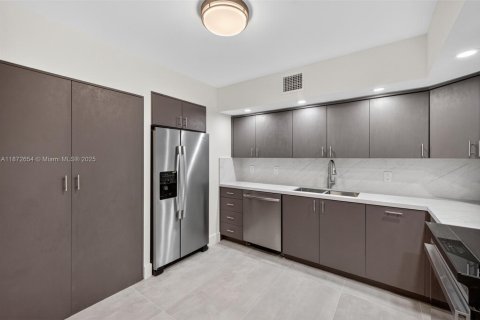 Copropriété à louer à Hollywood, Floride: 1 chambre, 93.65 m2 № 1898207 - photo 3