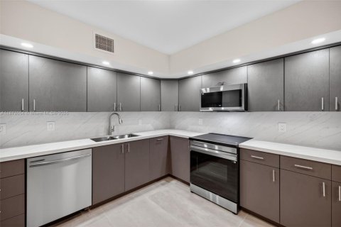 Copropriété à louer à Hollywood, Floride: 1 chambre, 93.65 m2 № 1898207 - photo 2