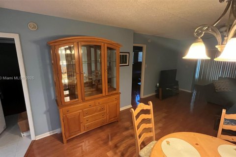 Condo in Margate, Florida, 2 bedrooms  № 1794840 - photo 16