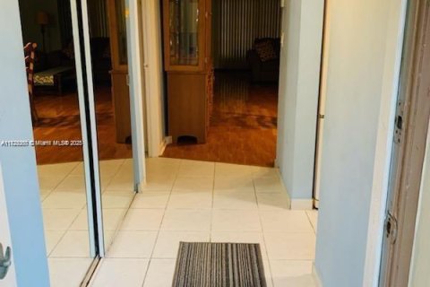 Condo in Margate, Florida, 2 bedrooms  № 1794840 - photo 2