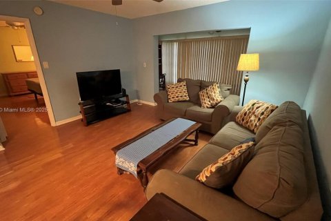 Condo in Margate, Florida, 2 bedrooms  № 1794840 - photo 27