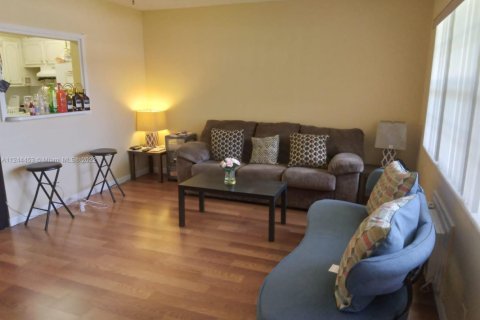 Condo in West Palm Beach, Florida, 1 bedroom  № 1811614 - photo 3