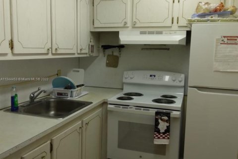 Condo in West Palm Beach, Florida, 1 bedroom  № 1811614 - photo 5