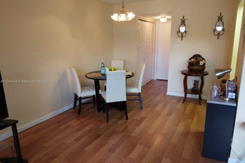 Condo in West Palm Beach, Florida, 1 bedroom  № 1811614 - photo 4