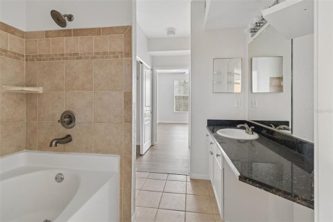 Condo in Tampa, Florida, 3 bedrooms  № 2104641 - photo 23