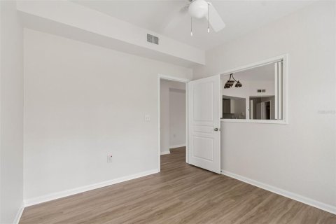 Condo in Tampa, Florida, 3 bedrooms  № 2104641 - photo 29
