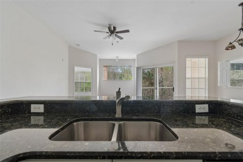 Condo in Tampa, Florida, 3 bedrooms  № 2104641 - photo 16