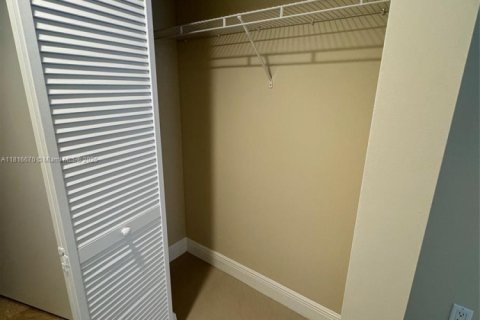 Condo in Coral Gables, Florida, 2 bedrooms  № 1804179 - photo 11