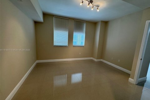 Condo in Coral Gables, Florida, 2 bedrooms  № 1804179 - photo 7