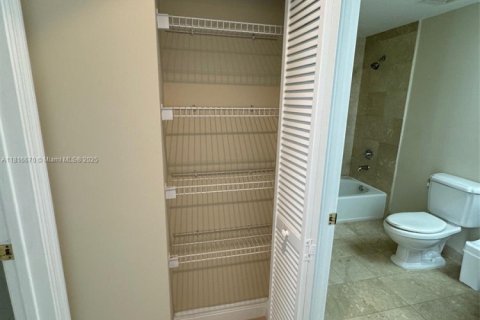 Condo in Coral Gables, Florida, 2 bedrooms  № 1804179 - photo 15