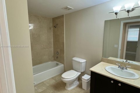 Condo in Coral Gables, Florida, 2 bedrooms  № 1804179 - photo 14