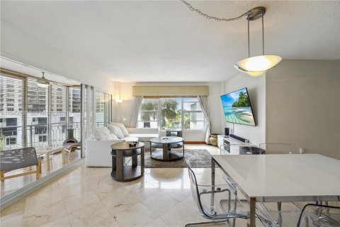 Condominio en alquiler en Miami, Florida, 1 dormitorio, 79.99 m2 № 1997734 - foto 7