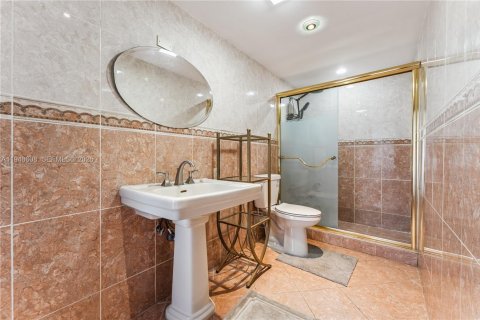 Condominio en alquiler en Miami, Florida, 1 dormitorio, 79.99 m2 № 1997734 - foto 13