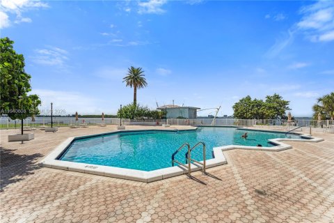 Condominio en alquiler en Miami, Florida, 1 dormitorio, 79.99 m2 № 1997734 - foto 18