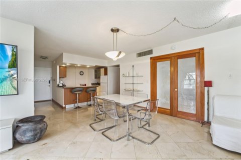 Condominio en alquiler en Miami, Florida, 1 dormitorio, 79.99 m2 № 1997734 - foto 5