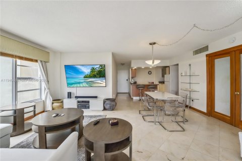 Condominio en alquiler en Miami, Florida, 1 dormitorio, 79.99 m2 № 1997734 - foto 6