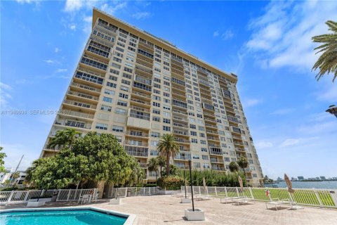 Condominio en alquiler en Miami, Florida, 1 dormitorio, 79.99 m2 № 1997734 - foto 24