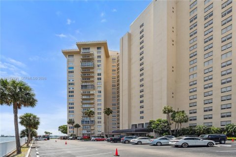 Condominio en alquiler en Miami, Florida, 1 dormitorio, 79.99 m2 № 1997734 - foto 25