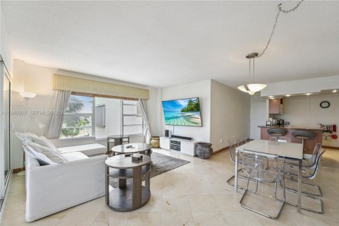 Condominio en alquiler en Miami, Florida, 1 dormitorio, 79.99 m2 № 1997734 - foto 8