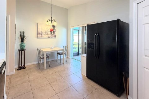 House in Poinciana, Florida 2 bedrooms, 99.5 sq.m. № 2166034 - photo 11