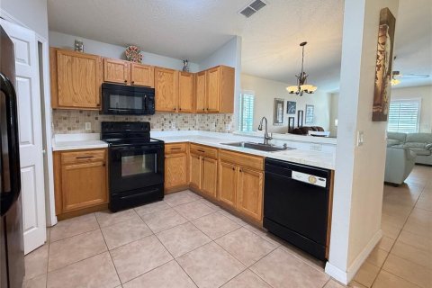House in Poinciana, Florida 2 bedrooms, 99.5 sq.m. № 2166034 - photo 9