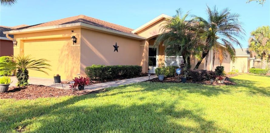 House in Poinciana, Florida 2 bedrooms, 99.5 sq.m. № 2166034